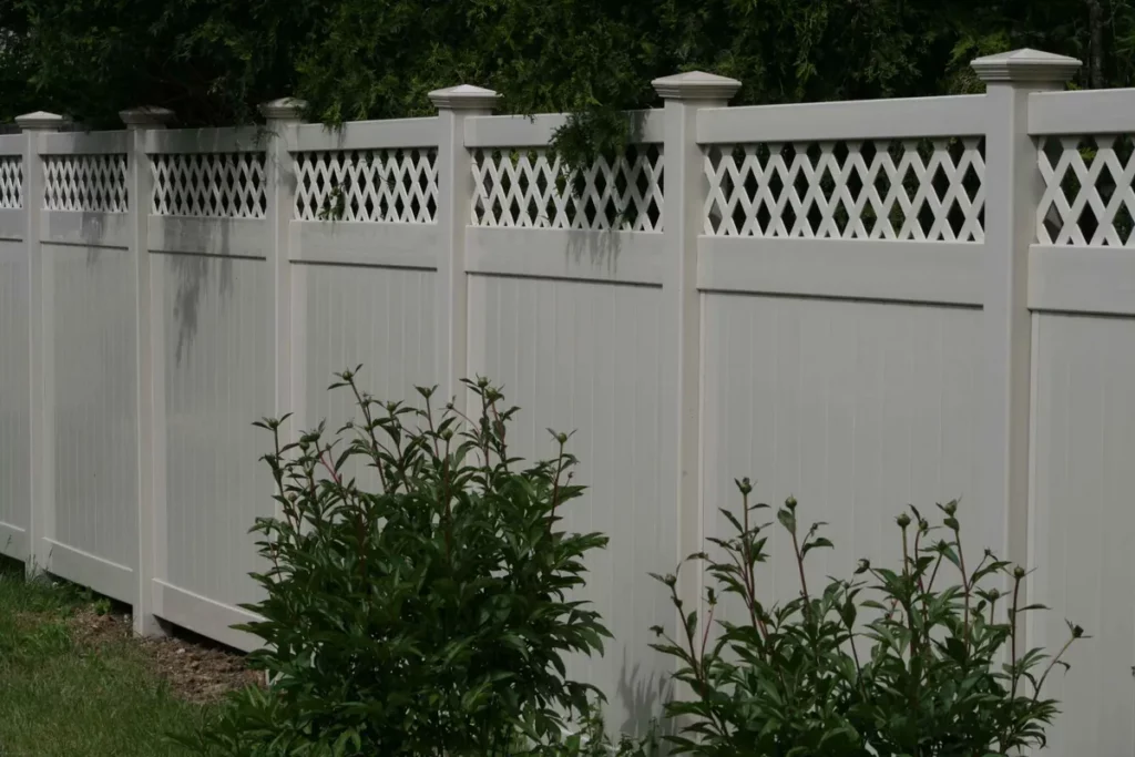 vinyl privacy fence