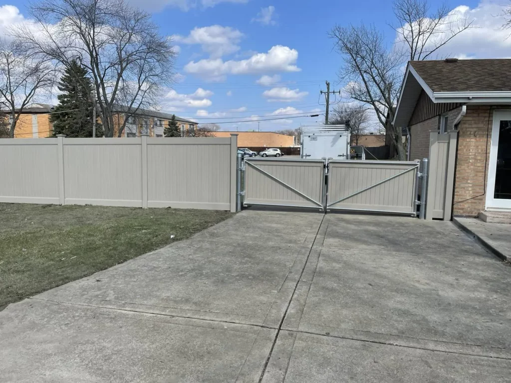 tan vinyl privacy fence