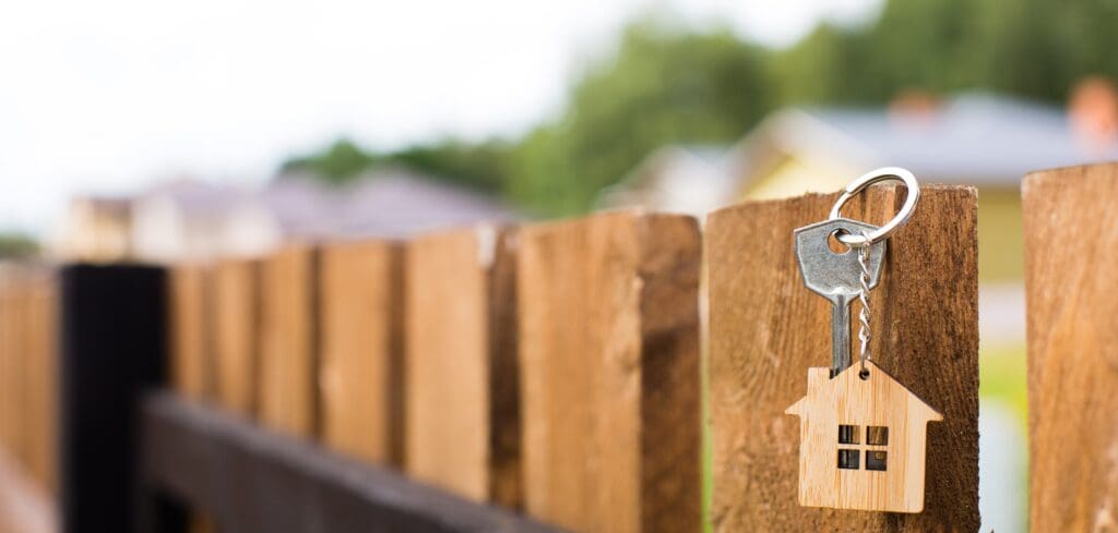 Read more about the article Types of Fences – Find the Perfect Fence for Your Property