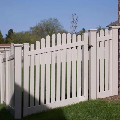 vinyl fence with gate